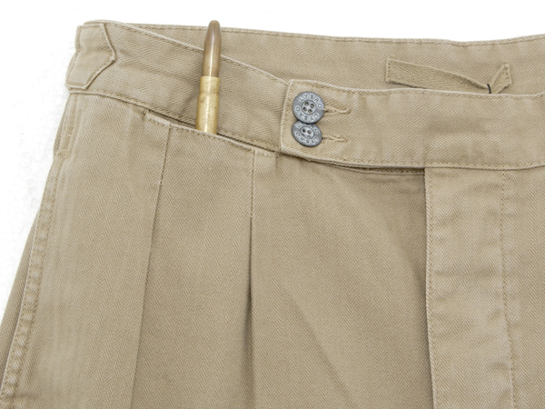 ナイジェルケーボン(NIGEL CABOURN)のプリーツショーツ - ヘリンボーン